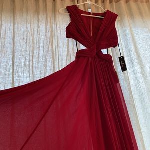 Lulu’s red dress, cut our sides <3